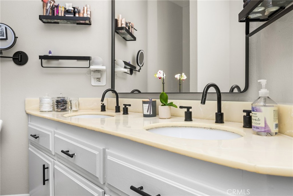 MLS #OC25274245 image #37