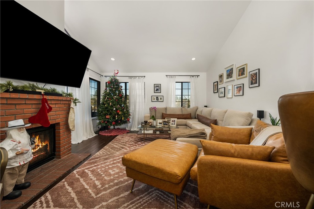 MLS #OC25274245 image #8