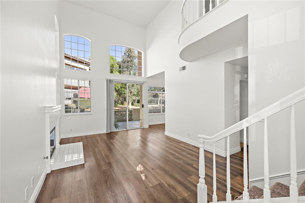 MLS #OC25274304 image #1