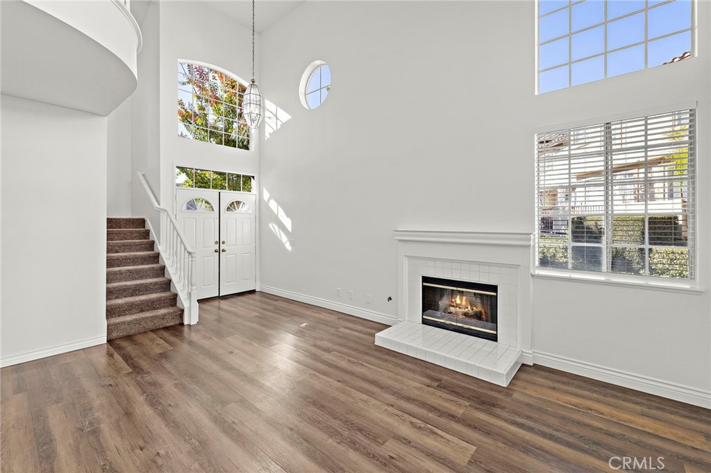 MLS #OC25274304 image #2