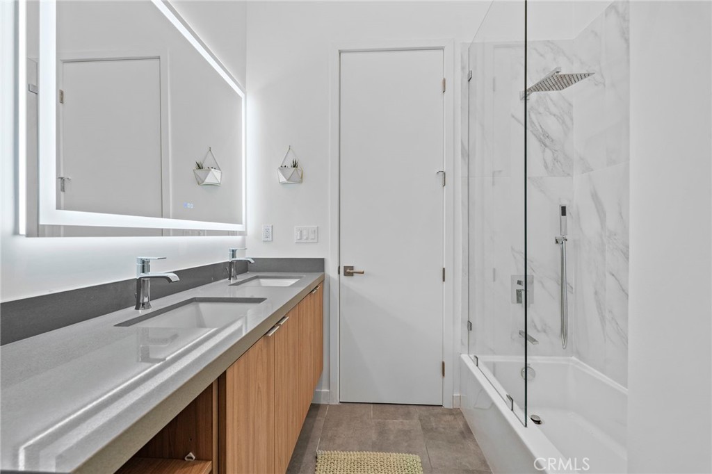 MLS #OC25274314 image #16