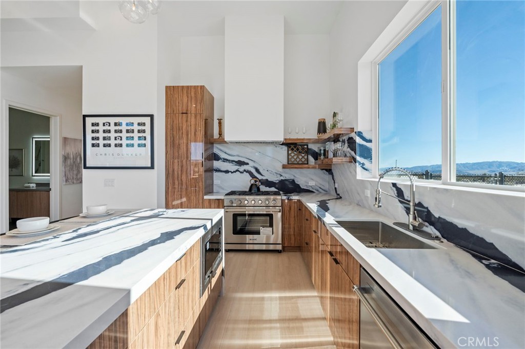 MLS #OC25274314 image #6