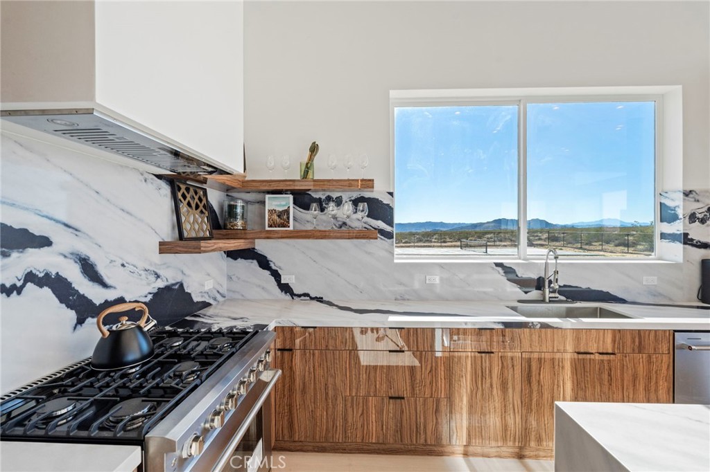 MLS #OC25274314 image #9