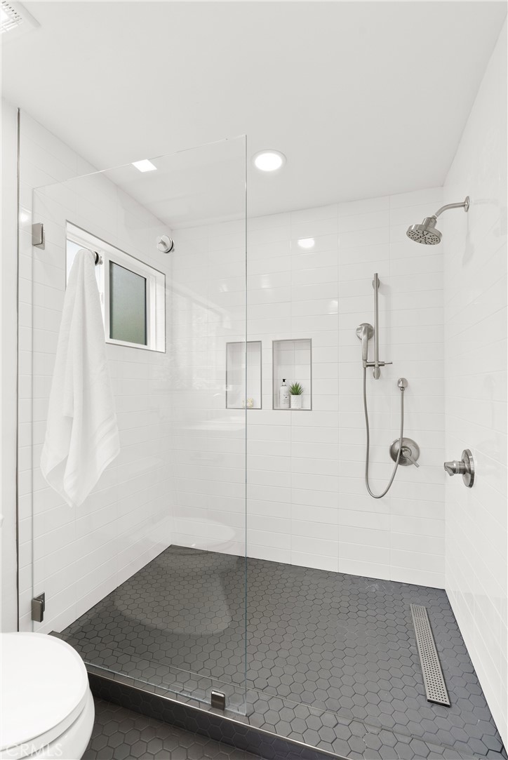 MLS #OC25274473 image #11