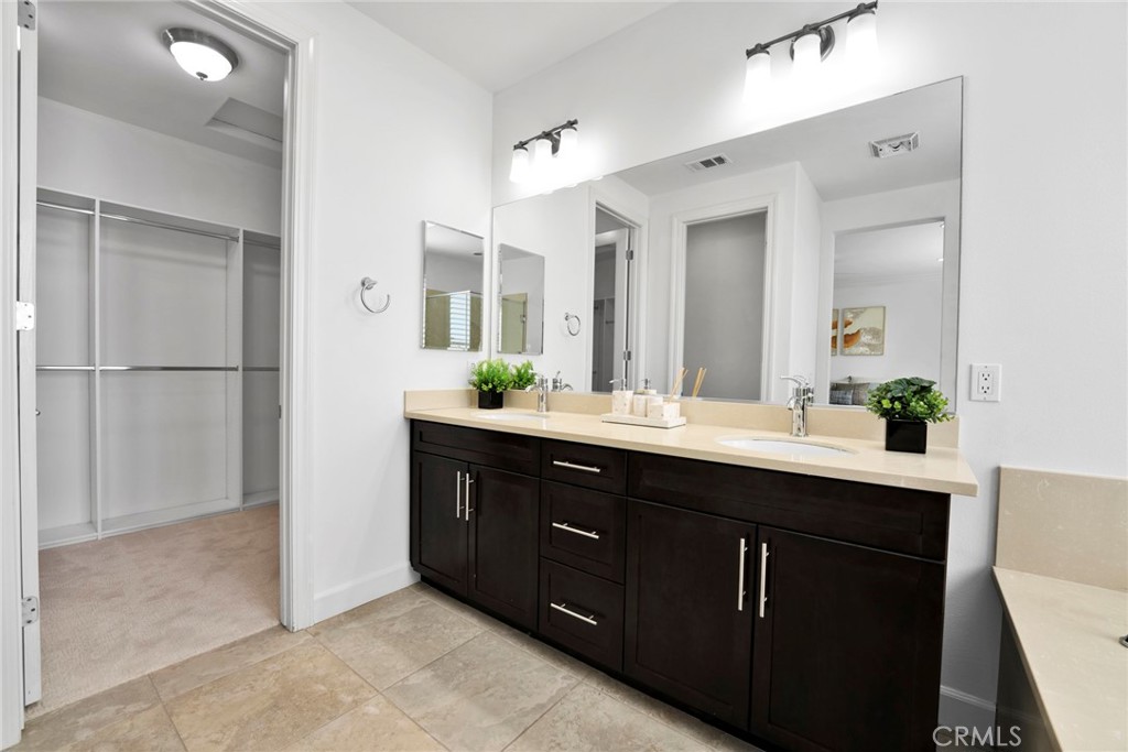 MLS #OC25274482 image #21