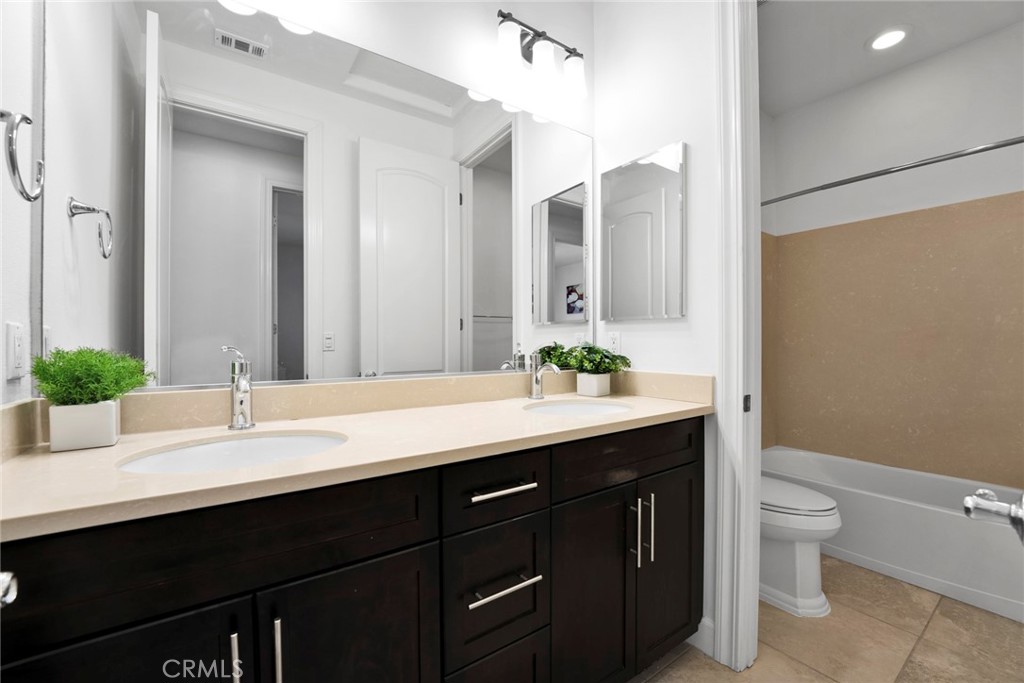 MLS #OC25274482 image #26