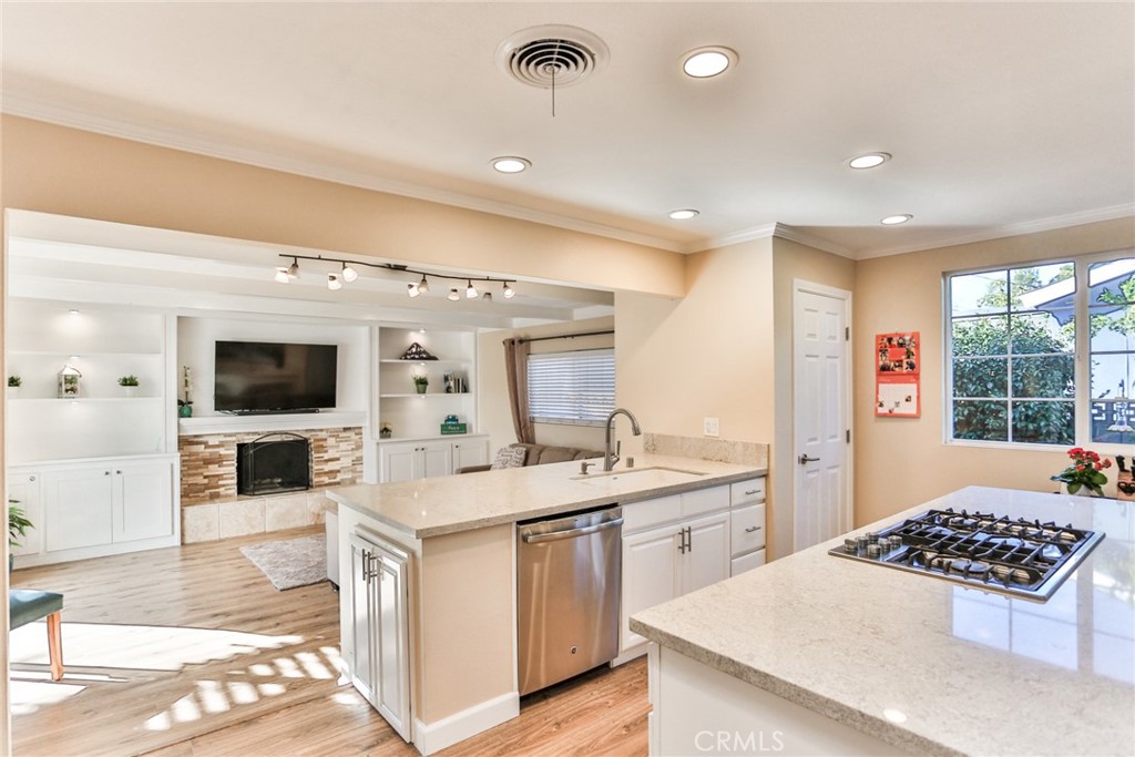 MLS #OC25274548 image #4