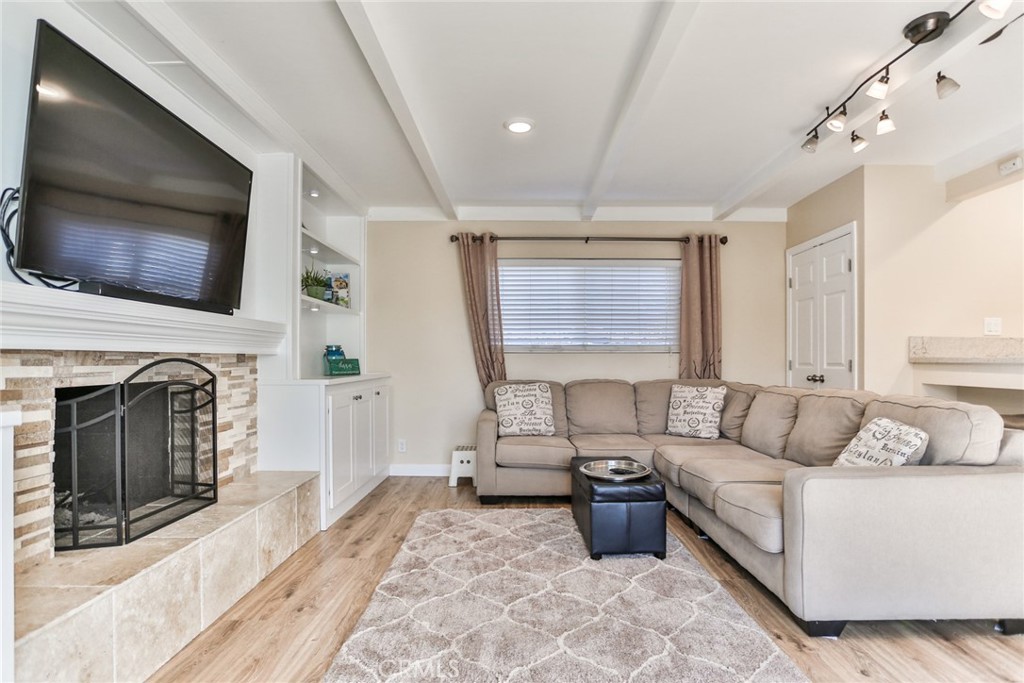 MLS #OC25274548 image #9