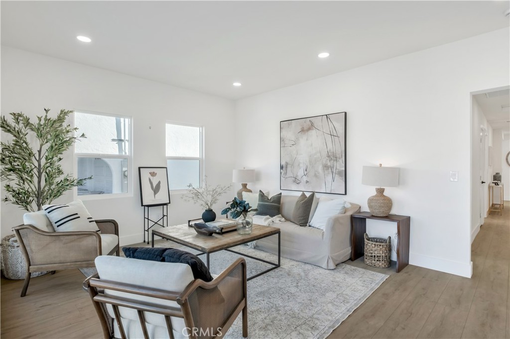 MLS #OC25274561 image #0