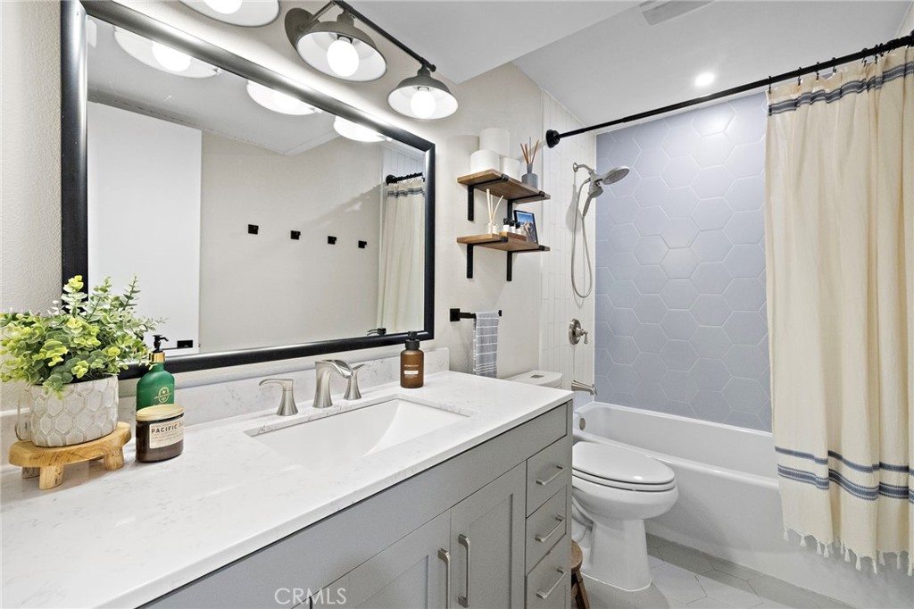 MLS #OC25274566 image #11