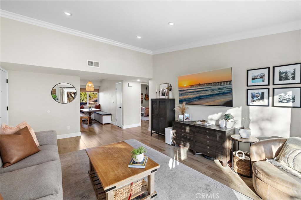 MLS #OC25274566 image #4