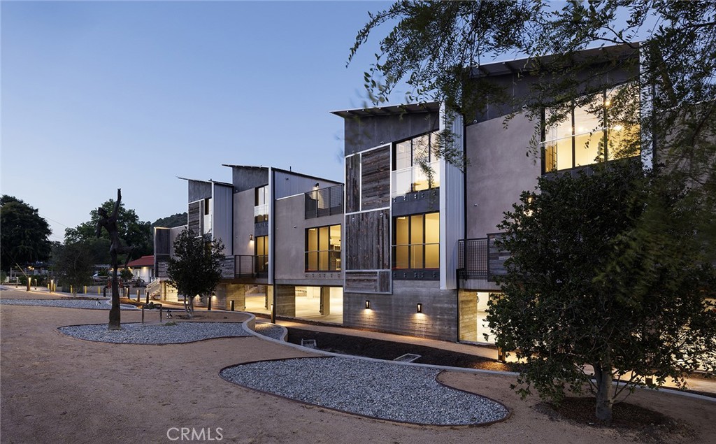 MLS #OC25274572 image #1