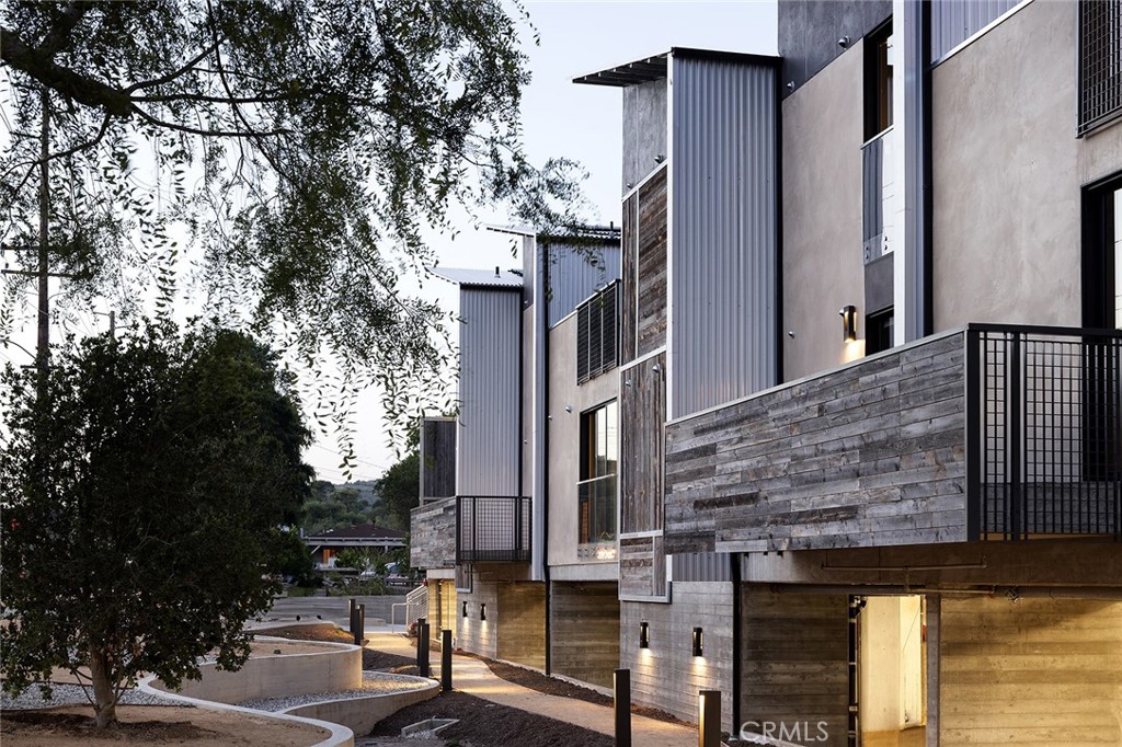 MLS #OC25274572 image #2