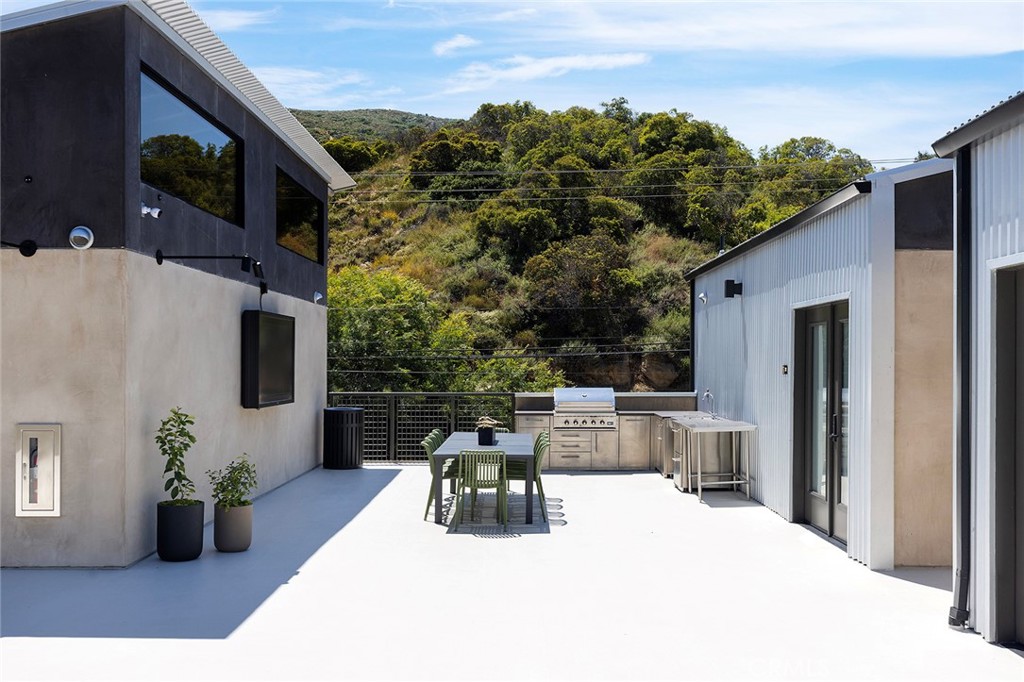 MLS #OC25274572 image #32