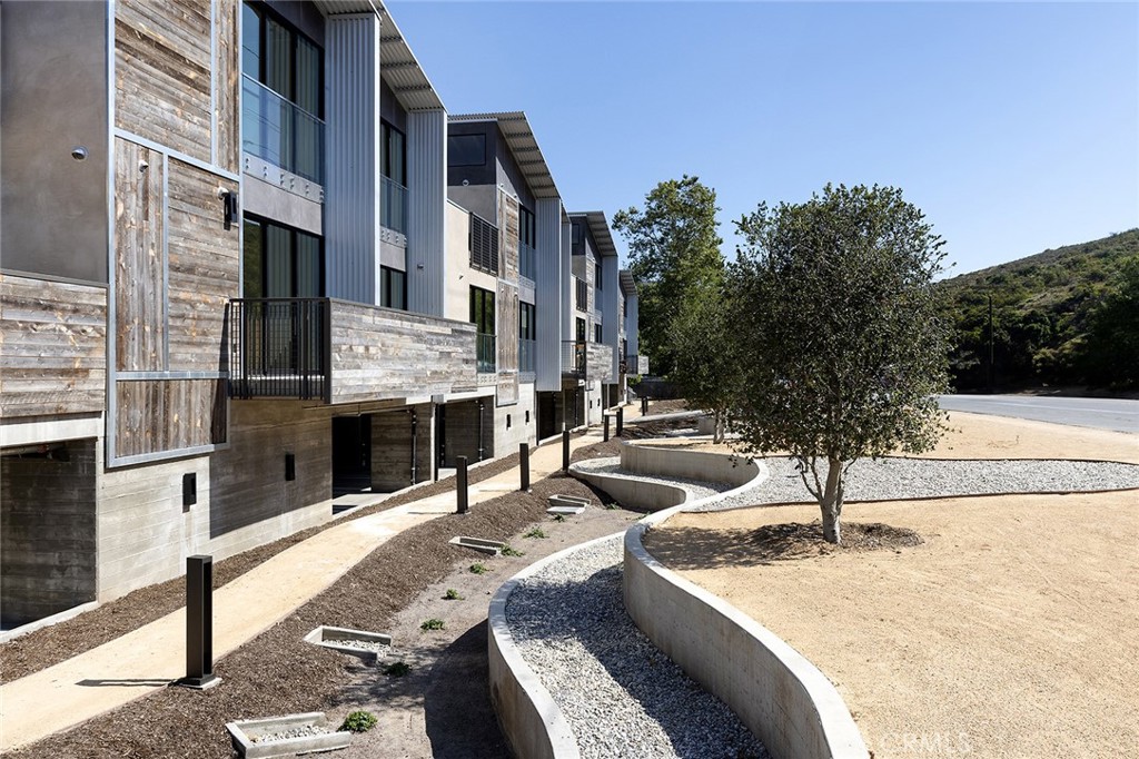 MLS #OC25274572 image #6