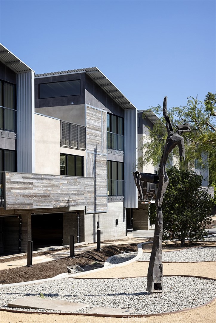 MLS #OC25274572 image #9