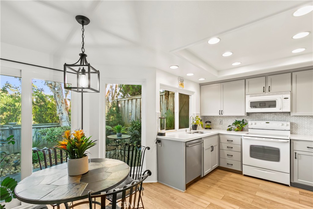 MLS #OC25274592 image #11