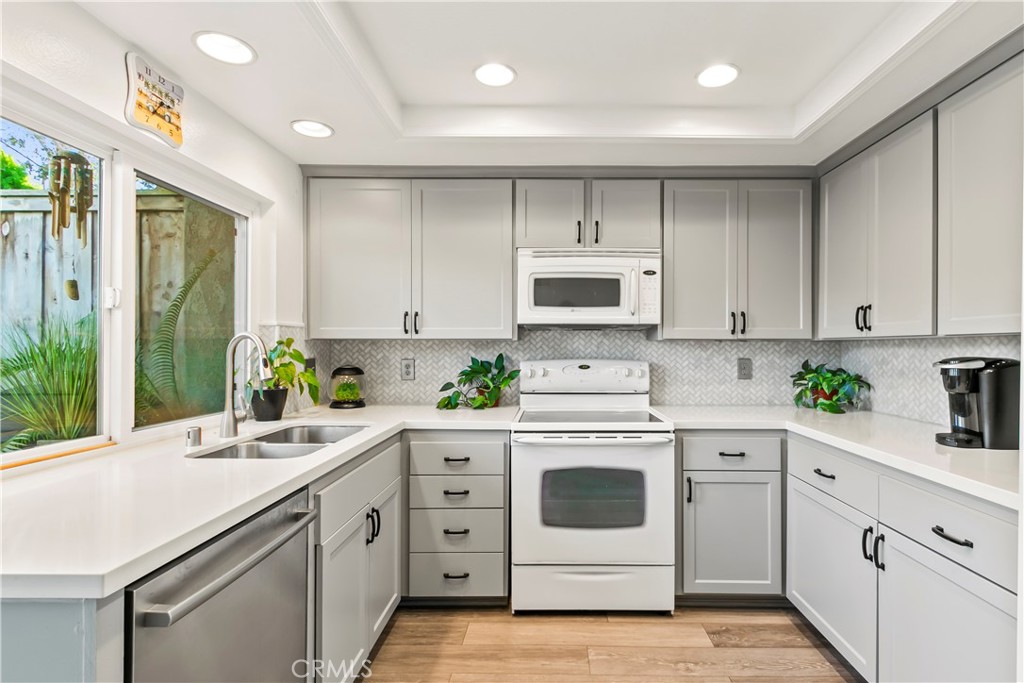 MLS #OC25274592 image #12