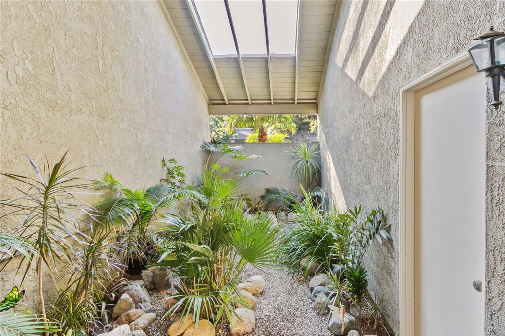 MLS #OC25274592 image #16