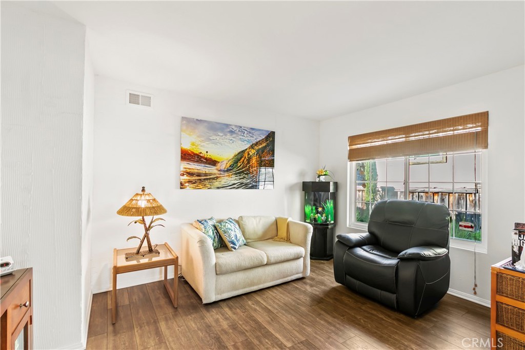 MLS #OC25274592 image #9