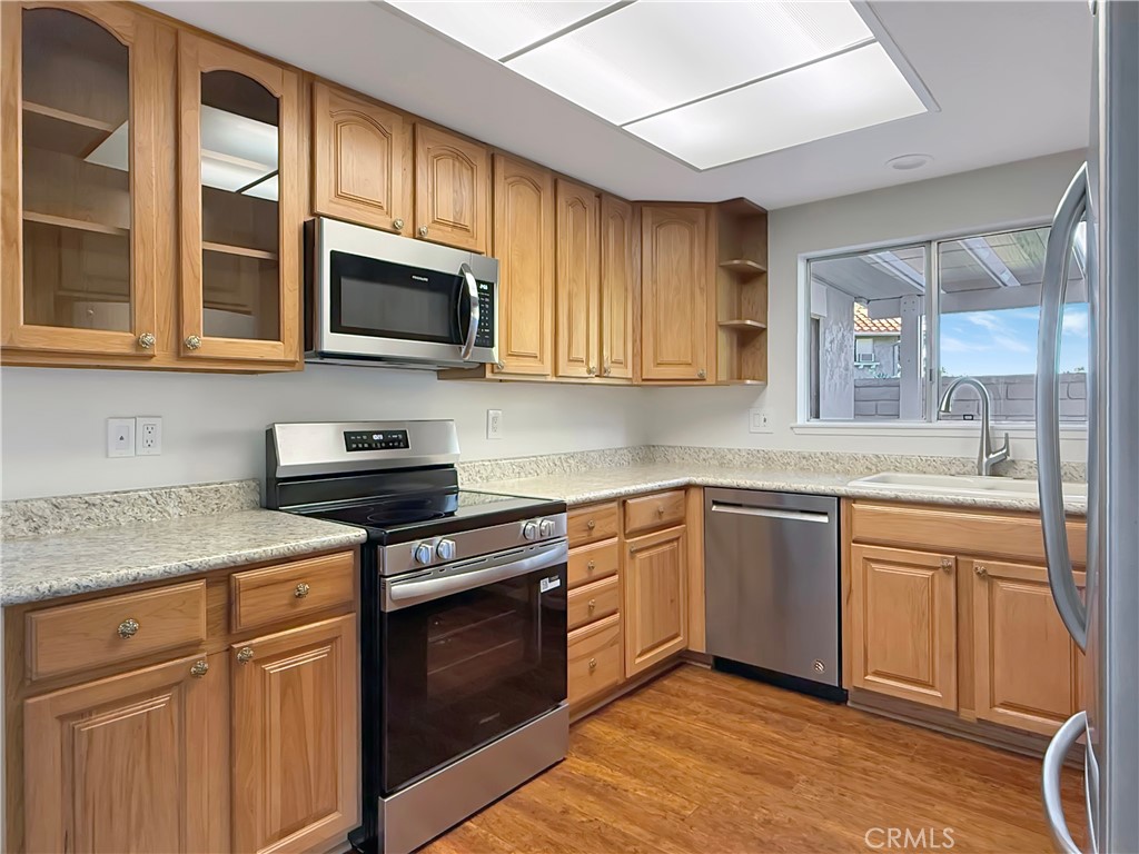 MLS #OC25274695 image #9