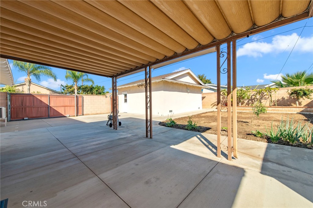 MLS #OC25274796 image #16