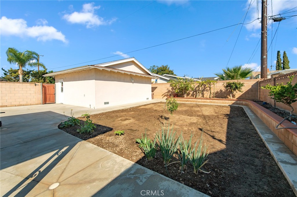 MLS #OC25274796 image #17