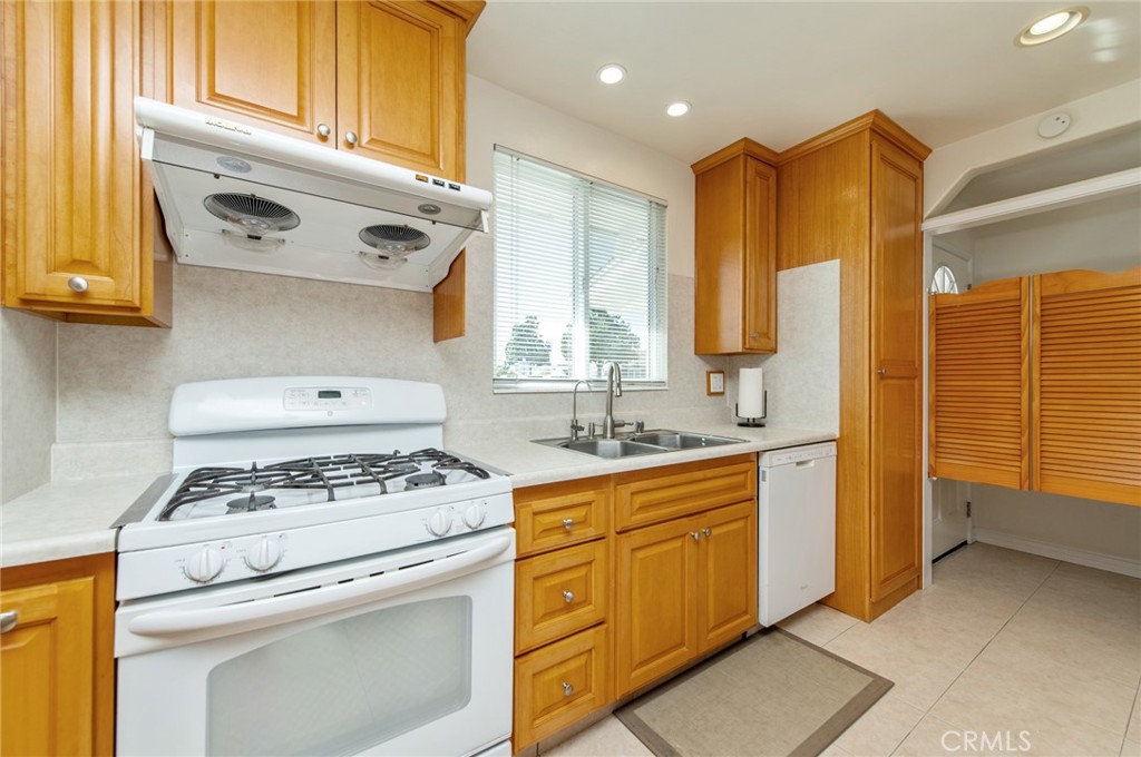 MLS #OC25274796 image #7