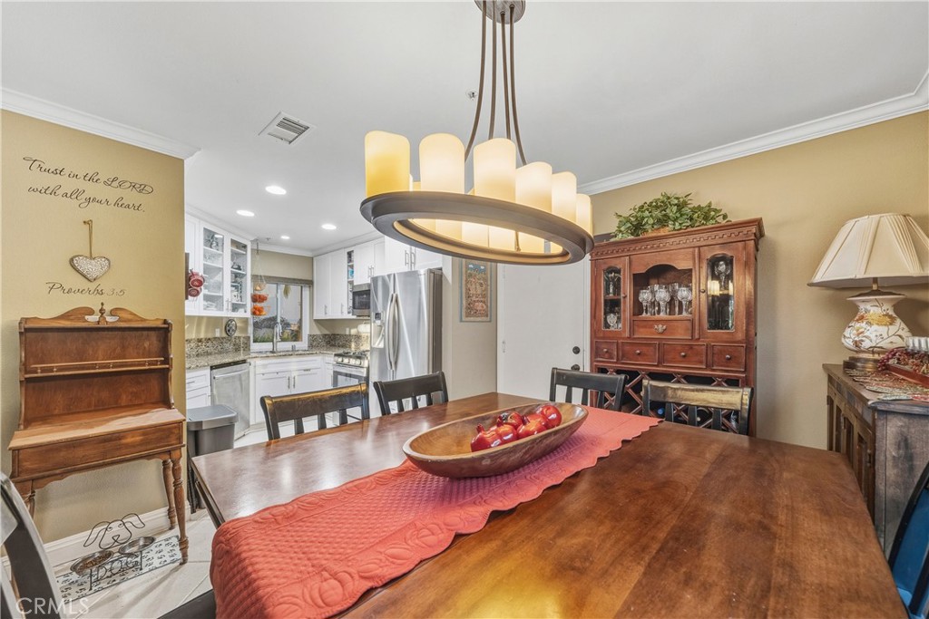 MLS #OC25274843 image #10