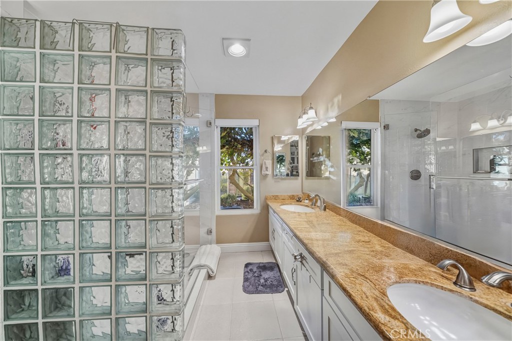 MLS #OC25274843 image #23