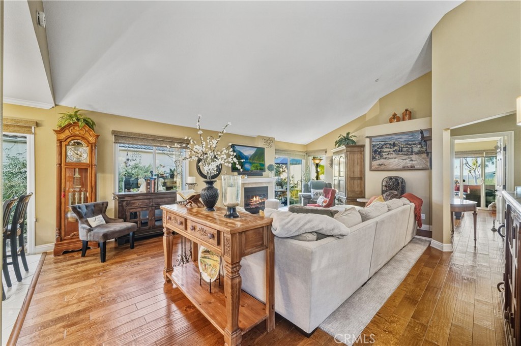 MLS #OC25274843 image #4