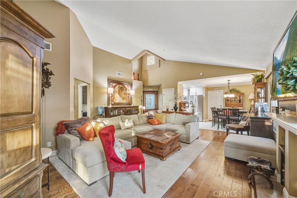 MLS #OC25274843 image #6