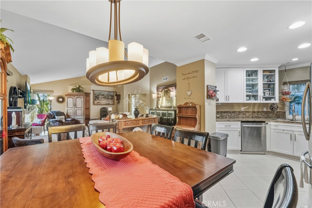 MLS #OC25274843 image #9