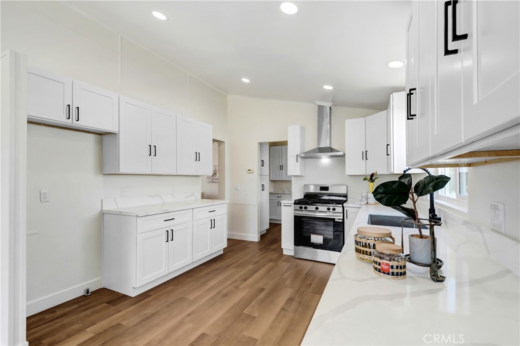 MLS #OC25274877 image #1