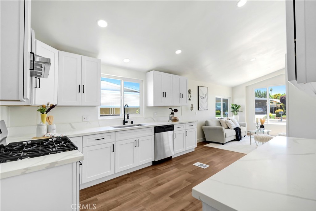 MLS #OC25274877 image #13