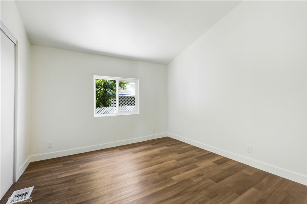 MLS #OC25274877 image #23