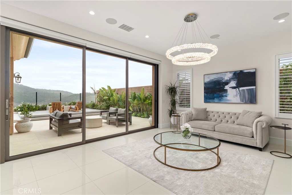 MLS #OC25274910 image #4