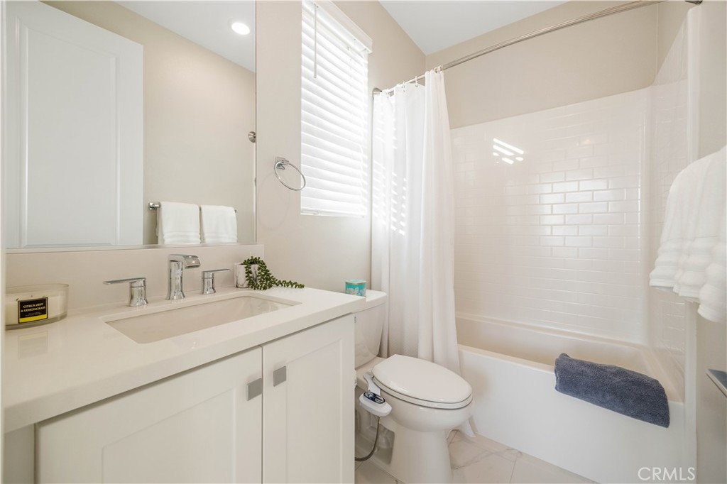 MLS #OC25274942 image #32