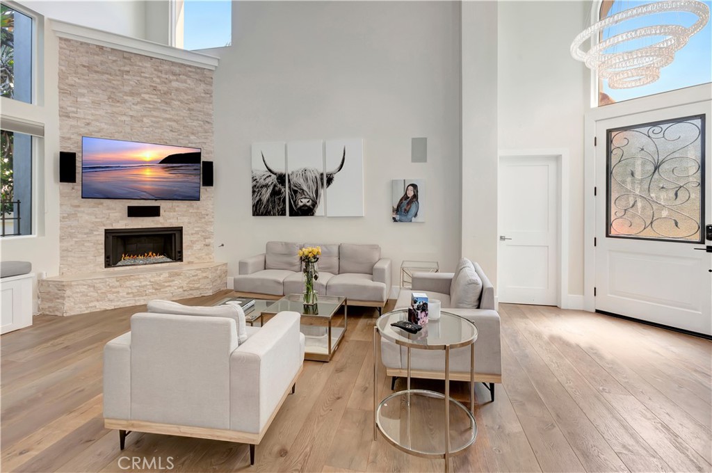 MLS #OC25274990 image #1