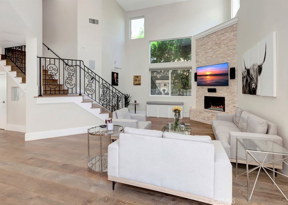 MLS #OC25274990 image #2