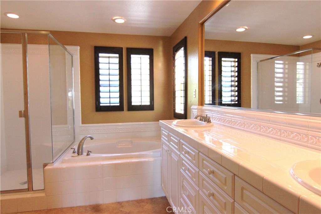 MLS #OC25275023 image #13