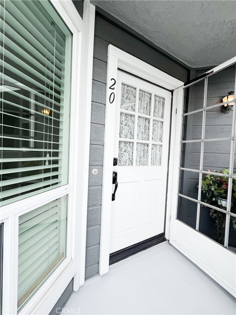 MLS #OC25275040 image #1