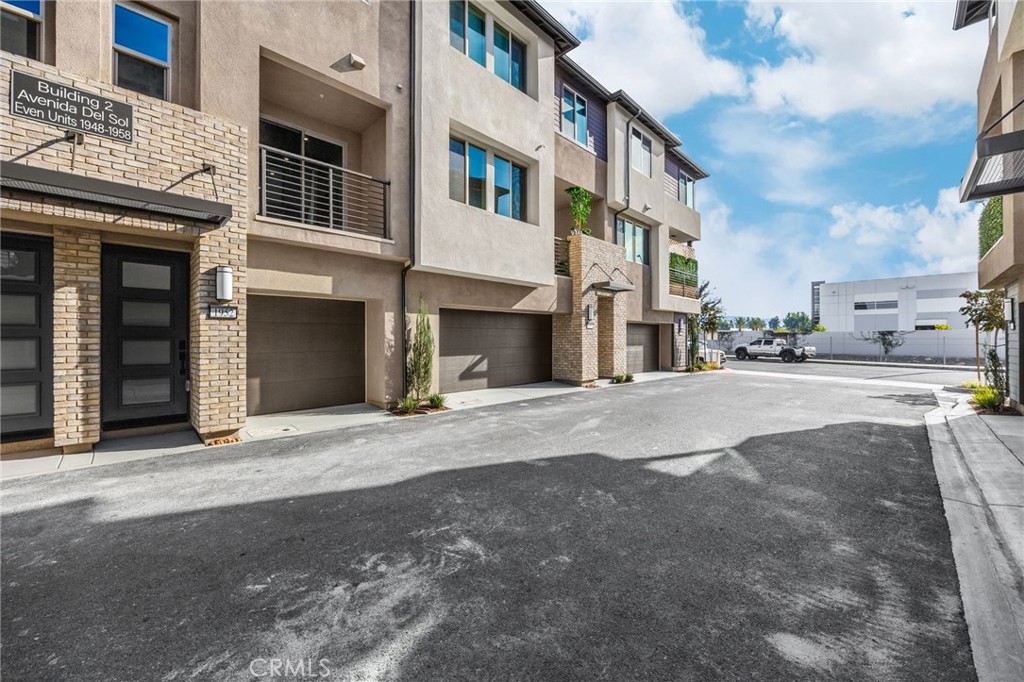 MLS #OC25275494 image #32