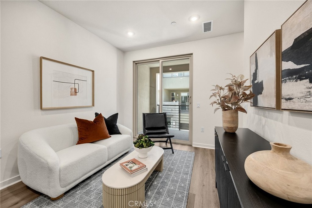 MLS #OC25275494 image #4