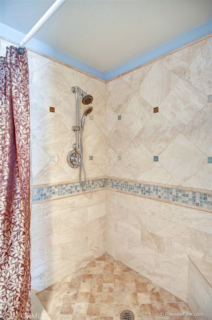 MLS #OC25275515 image #11