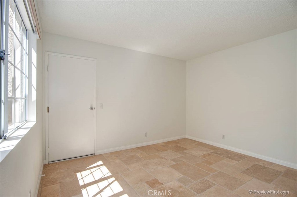 MLS #OC25275515 image #14