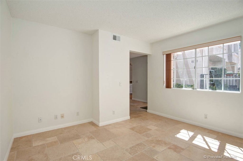 MLS #OC25275515 image #15