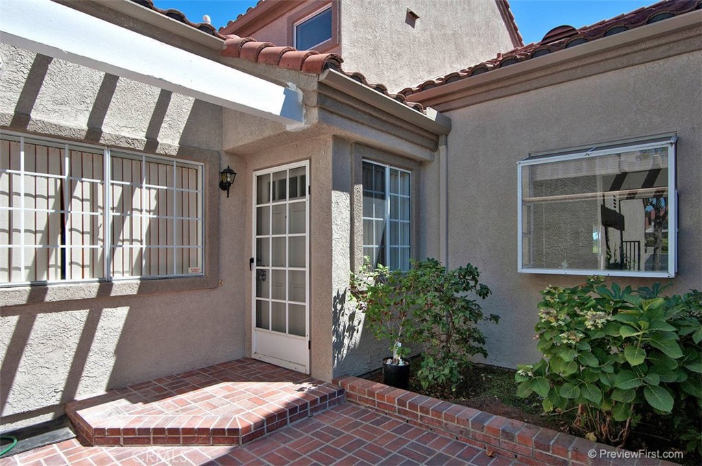 MLS #OC25275515 image #5