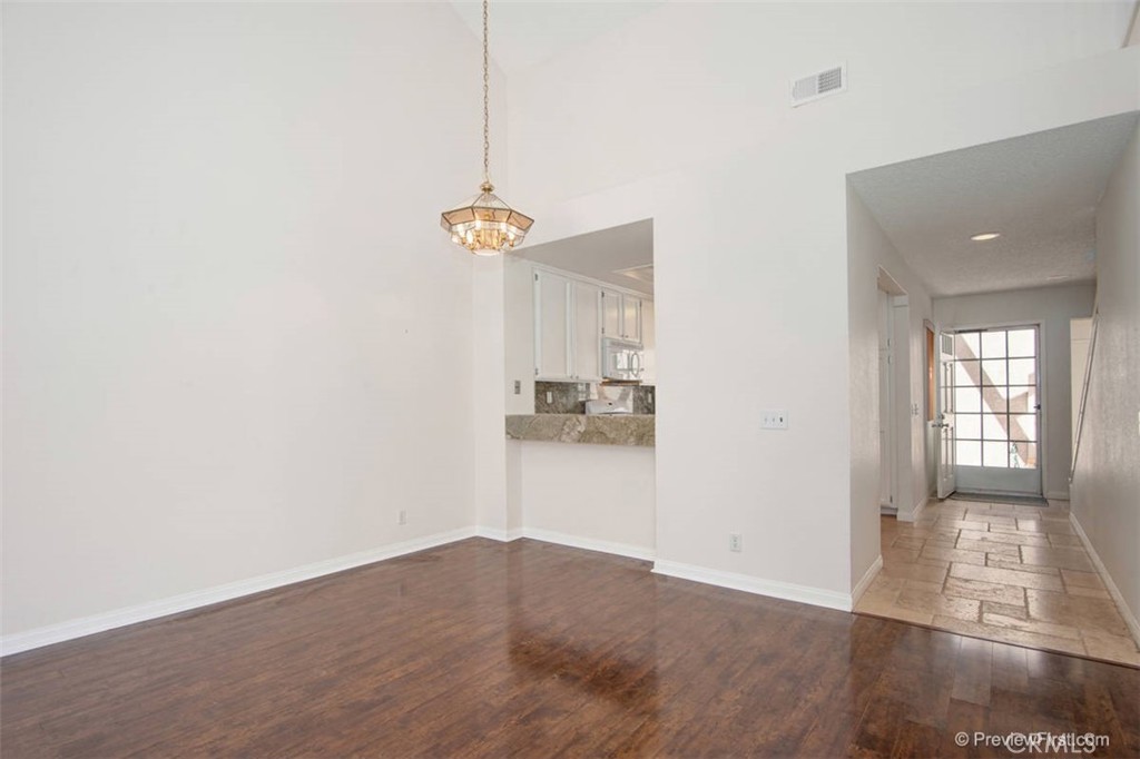 MLS #OC25275515 image #8