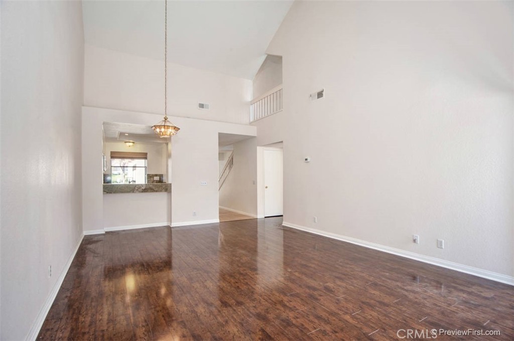 MLS #OC25275515 image #9